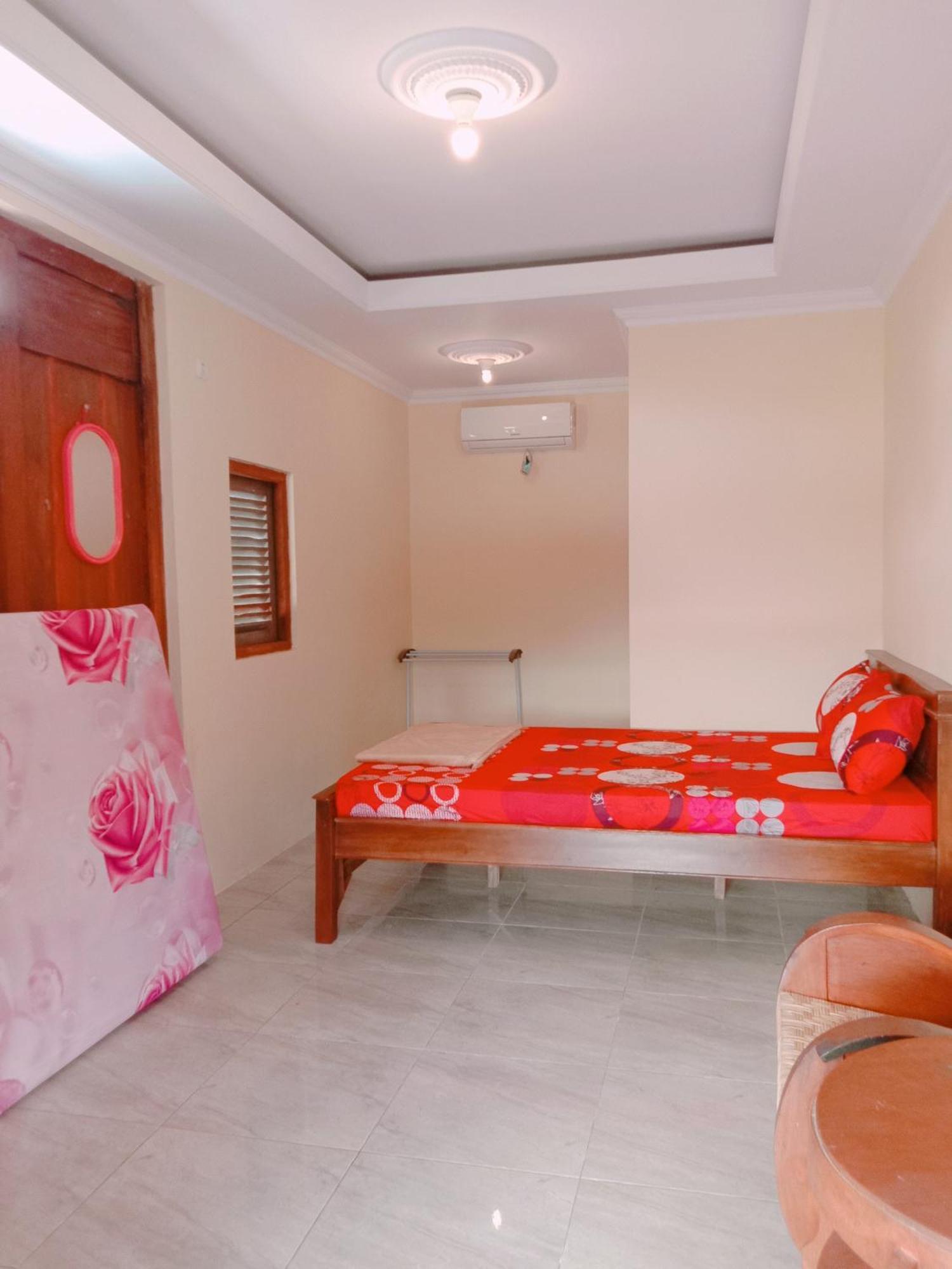 Rumah Ukhi Guest House Cebongan Exterior photo