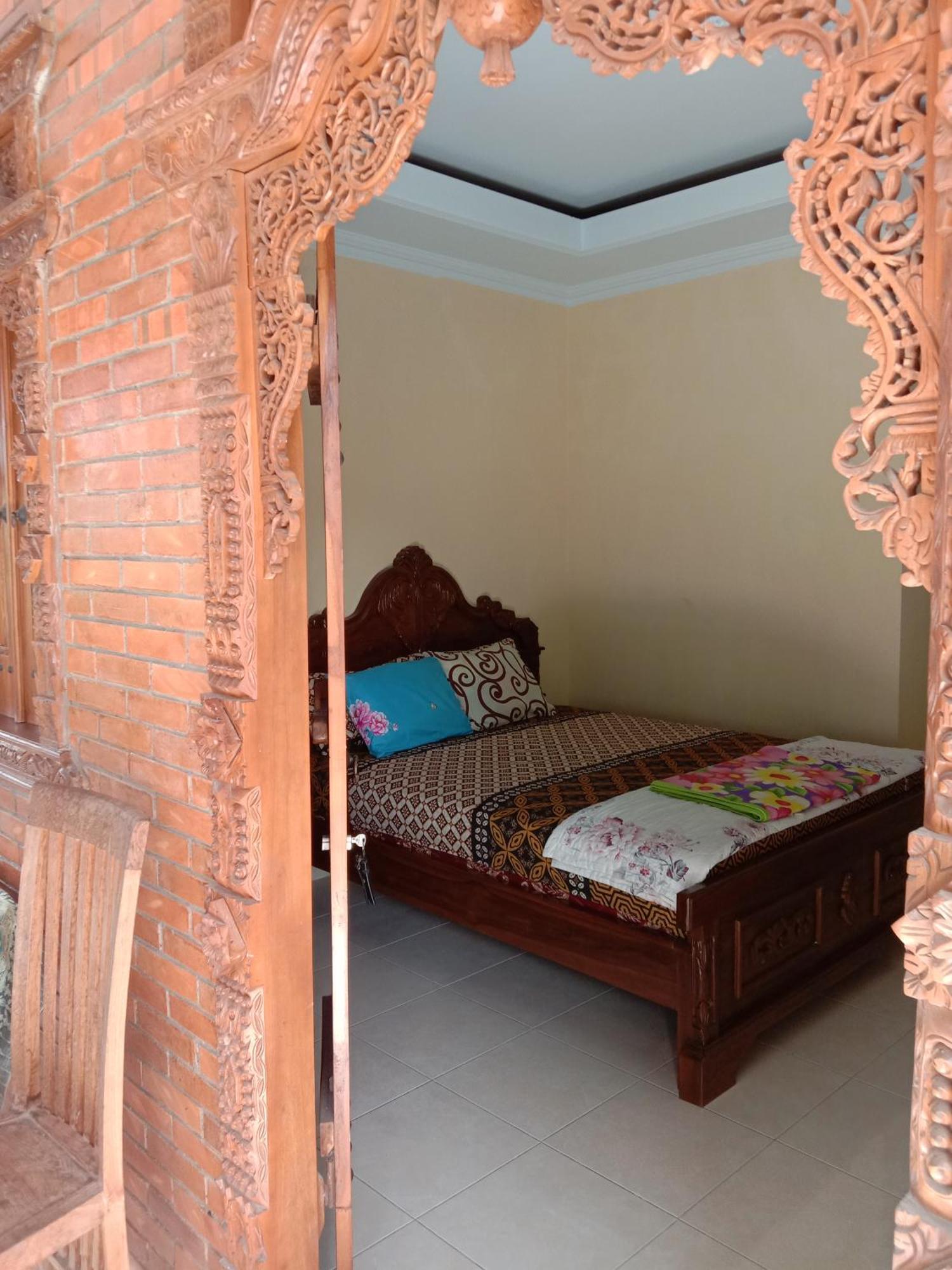 Rumah Ukhi Guest House Cebongan Exterior photo