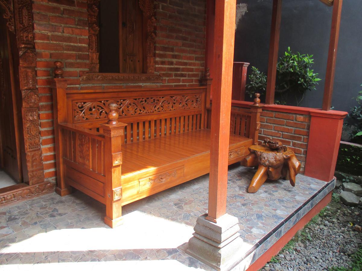 Rumah Ukhi Guest House Cebongan Exterior photo